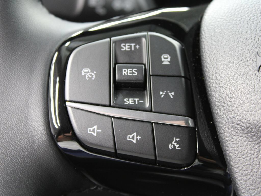 Used 2025 Ford Escape Platinum AWD/4WD image 49