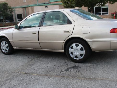 Used 2001 Toyota Camry CE image 2