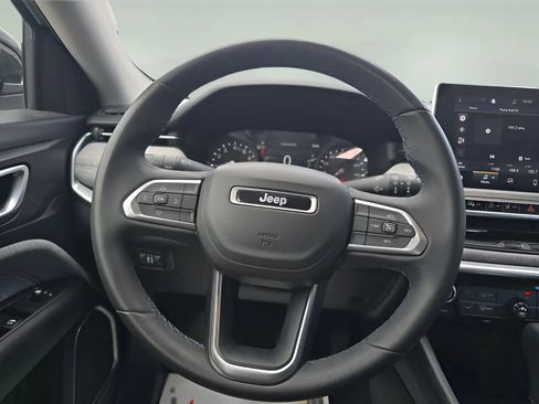 Used 2022 Jeep Compass Latitude AWD/4WD image 16