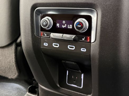 Used 2023 GMC Yukon Denali Ultimate AWD/4WD image 40
