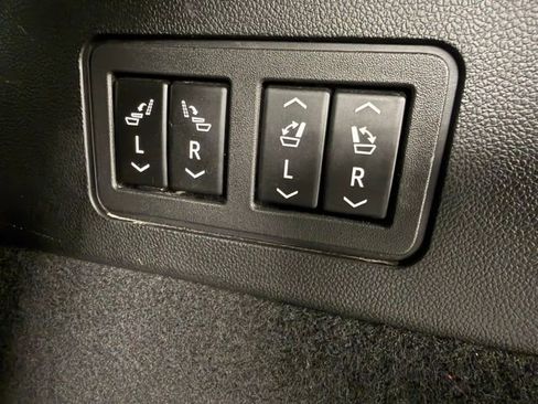 Used 2022 Cadillac XT6 Premium Luxury w/ Technology Package image 38