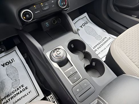 Used 2022 Ford Escape SE image 26