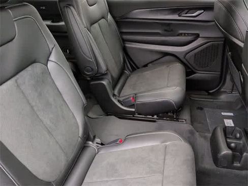 New 2025 Jeep Grand Cherokee L Altitude image 22