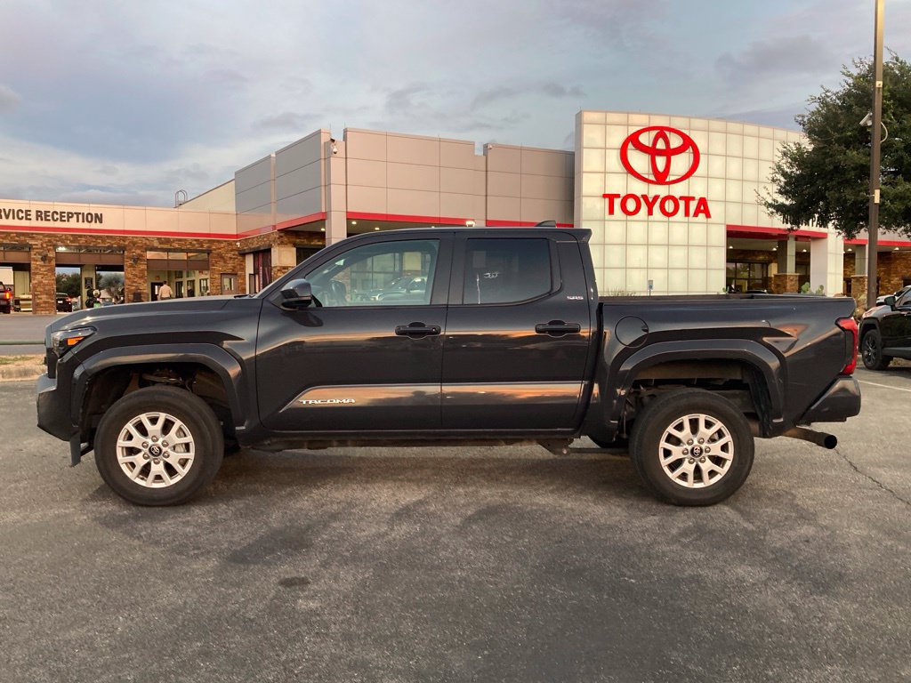 Used 2024 Toyota Tacoma SR5 AWD/4WD image 8