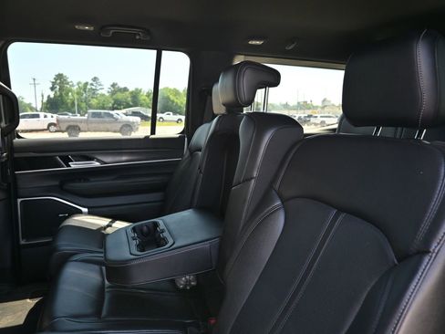 Used 2024 Jeep Wagoneer Series II w/ Flexible Seating Group AWD/4WD image 29