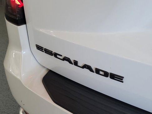 Certified 2022 Cadillac Escalade Premium Luxury image 7