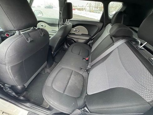 Used 2017 Kia Soul + image 12