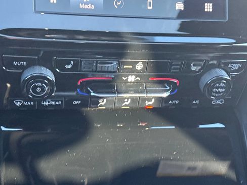 Used 2024 Jeep Grand Cherokee Laredo X w/ Luxury Tech Group I image 21