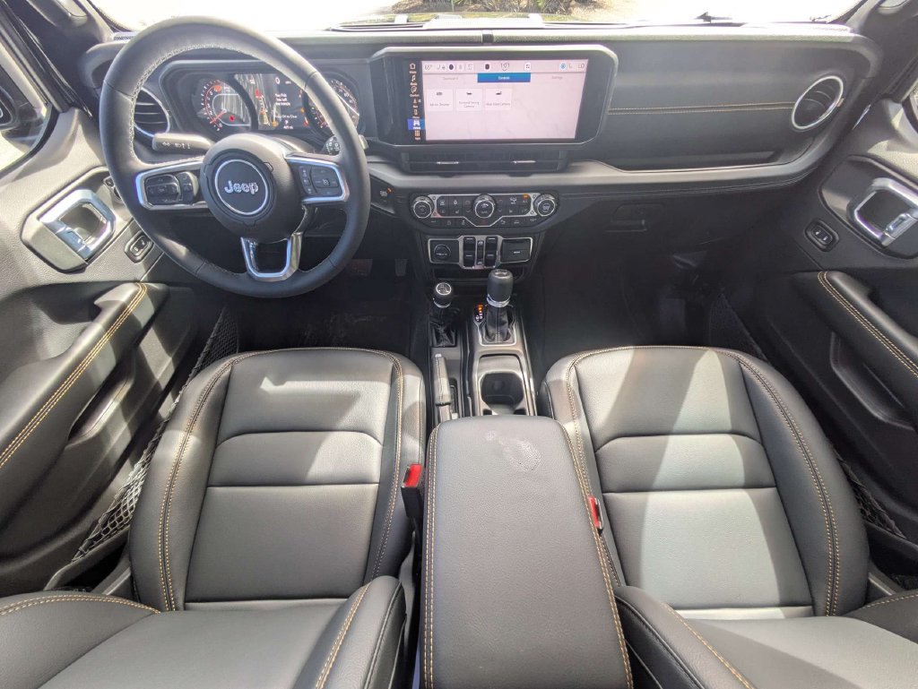 Used 2026 Jeep Wrangler Unlimited Sahara AWD/4WD image 15