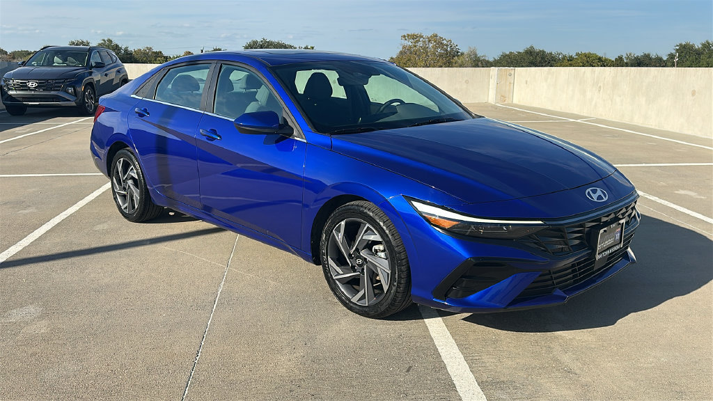 Used 2025 Hyundai Elantra SEL FWD image 15