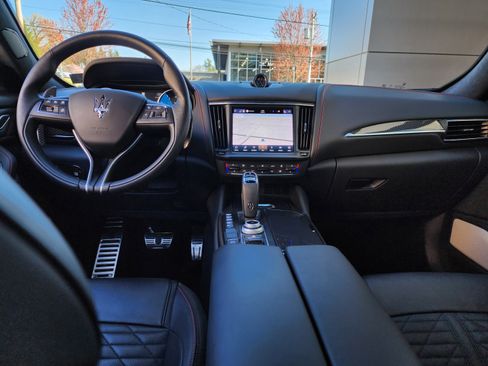 Used 2022 Maserati Levante Trofeo image 12