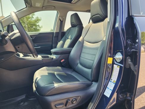 Used 2022 Toyota RAV4 XLE Premium AWD/4WD image 3