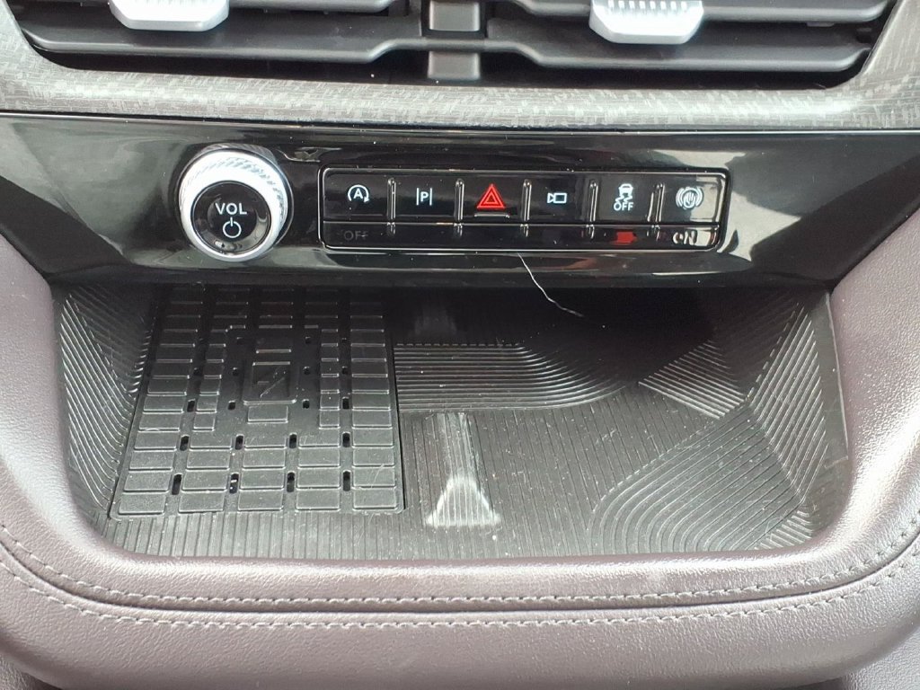 Used 2025 Ford Explorer Platinum AWD/4WD image 19