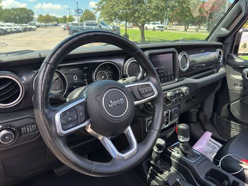 Used 2021 Jeep Wrangler Unlimited Sahara AWD/4WD image 19