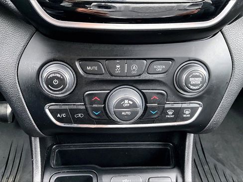 Certified 2020 Jeep Cherokee Limited image 16