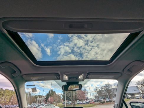 Used 2022 Toyota RAV4 Limited image 13