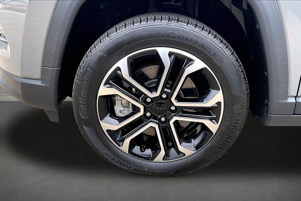 Used 2023 Jeep Compass Limited AWD/4WD image 33