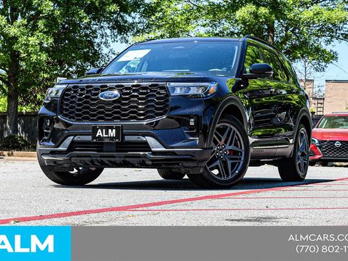 Used 2025 Ford Explorer ST-Line w/ ST-Line Street Pack AWD/4WD image 3