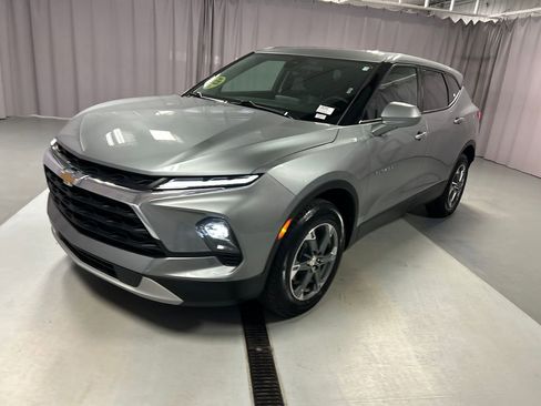 Used 2025 Chevrolet Blazer LT FWD image 3
