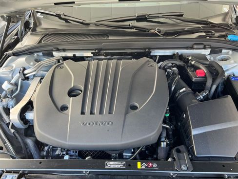 Used 2025 Volvo V60 B5 Cross Country Plus image 32