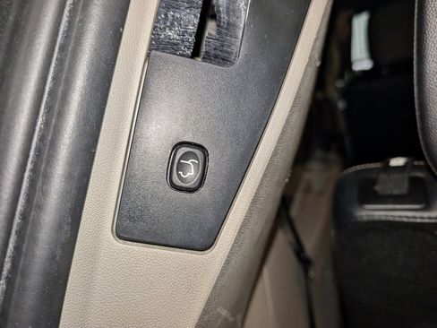 Used 2019 Dodge Grand Caravan SXT FWD image 23