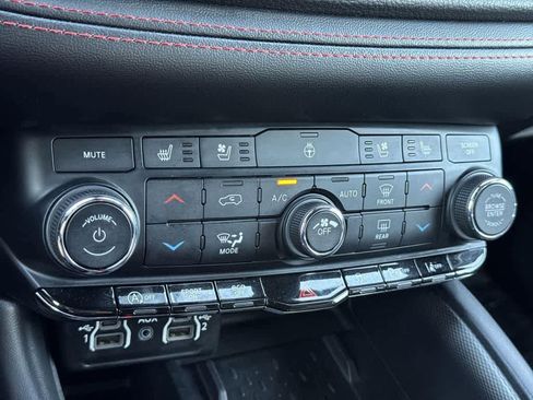 Used 2025 Dodge Durango GT image 21