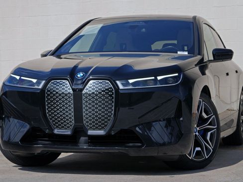 Used 2022 BMW iX xDrive50 w/ Sport Package AWD/4WD image 3