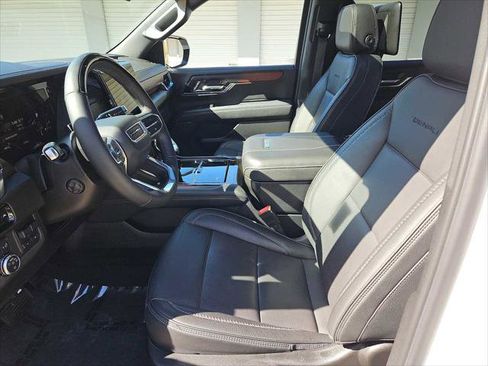 Used 2025 GMC Yukon XL Denali w/ Denali Reserve Package AWD/4WD image 18