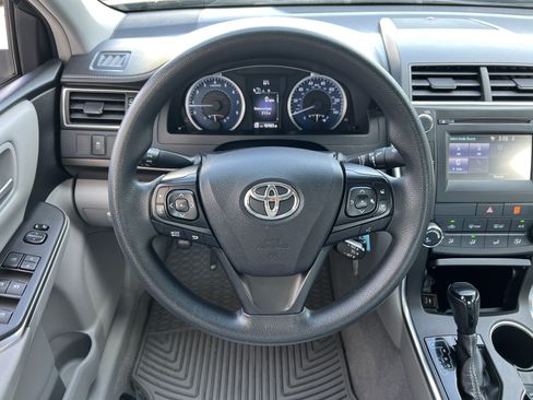 Used 2017 Toyota Camry LE FWD image 25