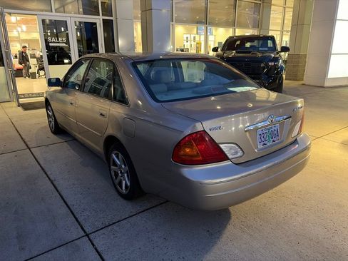 Used 2000 Toyota Avalon XLS w/ Option Pkg 7 FWD image 6