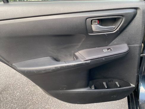 Used 2015 Toyota Camry SE FWD image 23