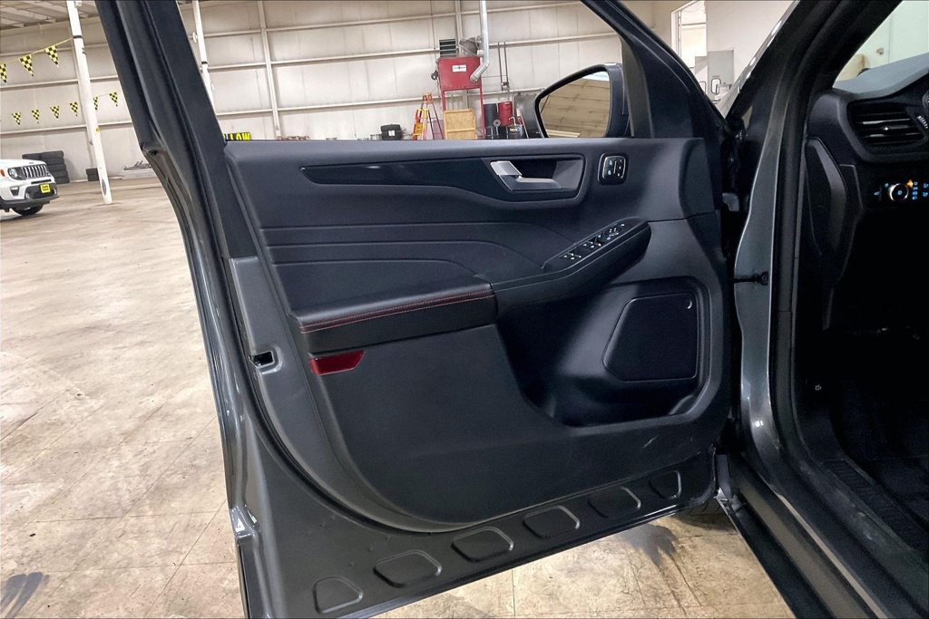 Certified 2025 Ford Escape ST-Line Elite AWD/4WD image 21