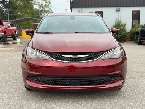 Used 2021 Chrysler Voyager Lxi FWD image 2