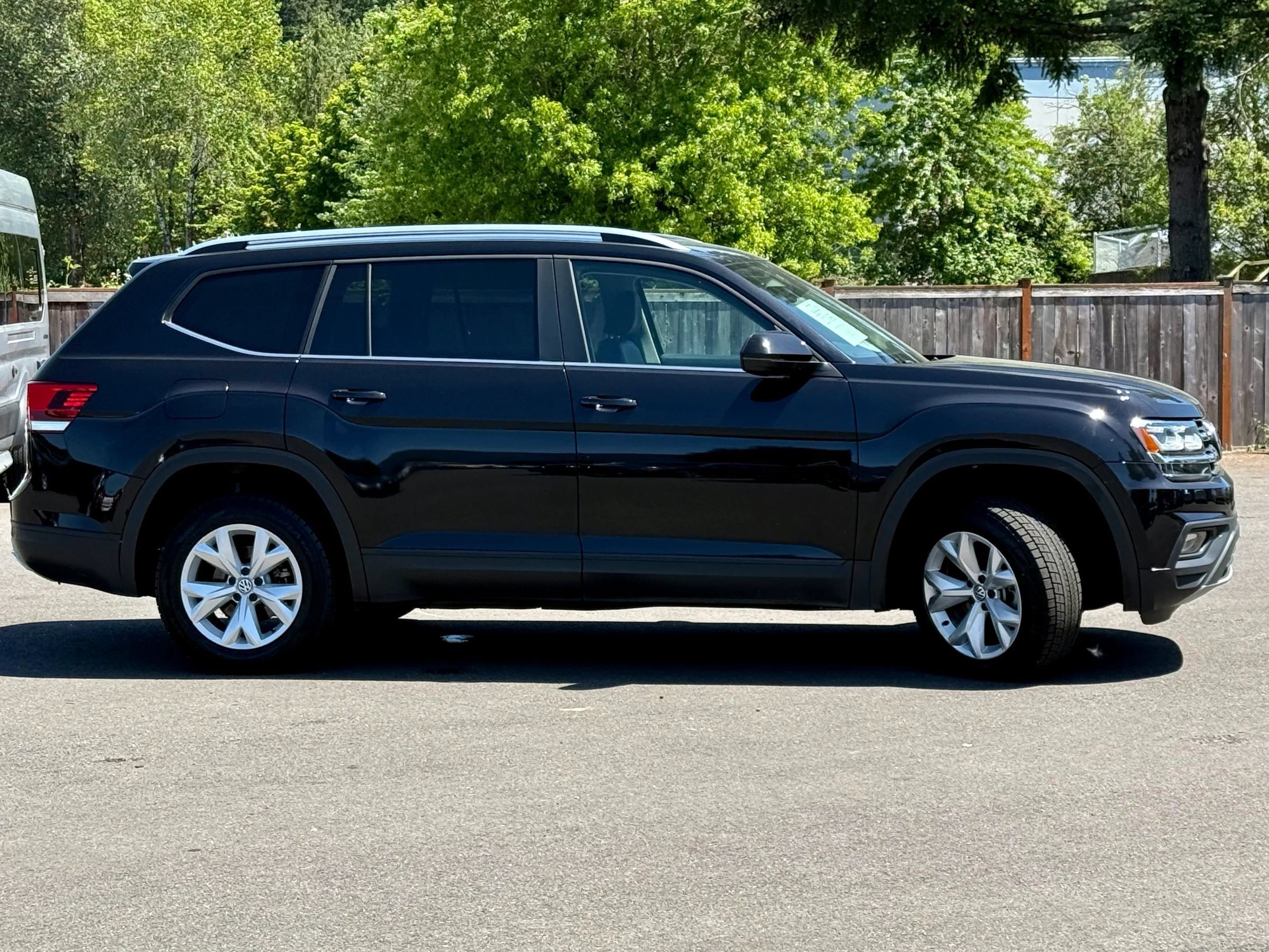 Used 2018 Volkswagen Atlas SE AWD/4WD image 3