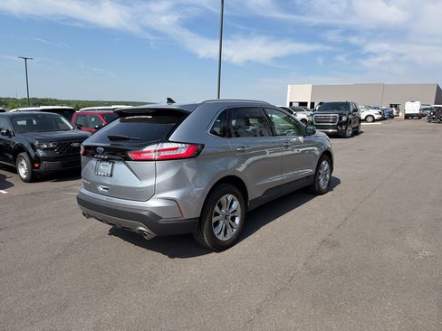 Used 2024 Ford Edge Titanium AWD/4WD image 3