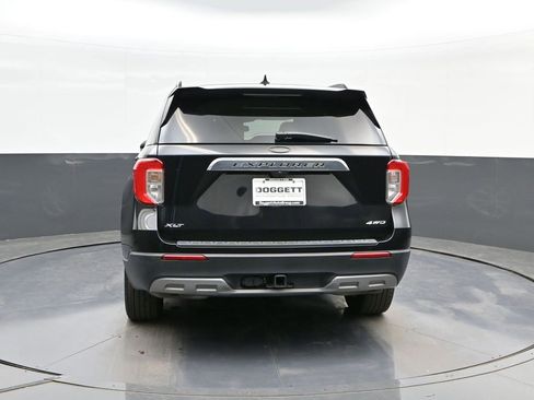 Certified 2022 Ford Explorer XLT w/ Equipment Group 202A image 8