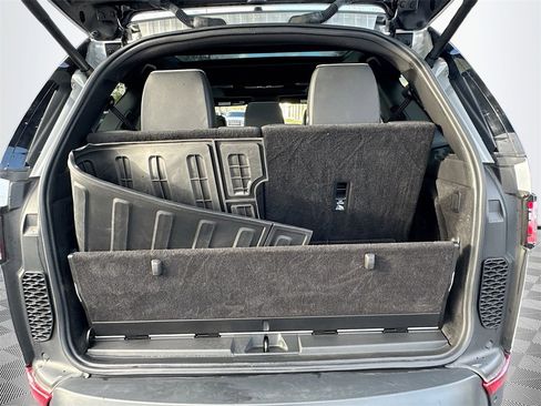 Used 2018 Land Rover Discovery HSE image 29