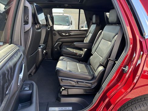 Used 2024 GMC Yukon Denali w/ Advanced Technology Package AWD/4WD image 25