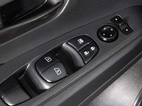 Certified 2025 Nissan Kicks Play S image 22