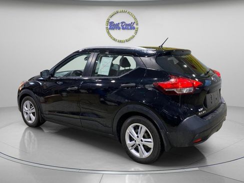 Used 2018 Nissan Kicks S image 2