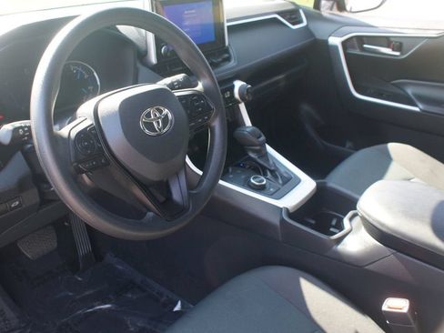 Used 2025 Toyota RAV4 XLE AWD/4WD image 13