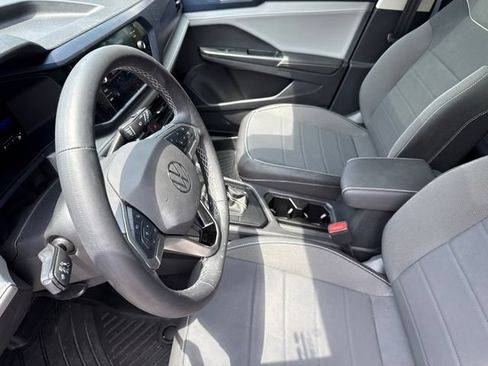 Used 2024 Volkswagen Taos SE w/ Panoramic Sunroof Package FWD image 20