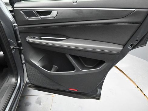 Used 2025 Volkswagen Atlas Cross Sport SE image 19