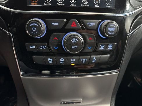 Used 2019 Jeep Grand Cherokee Limited AWD/4WD image 23