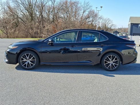 Used 2024 Toyota Camry SE image 4