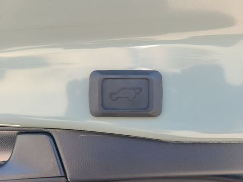 Used 2023 Toyota RAV4 XLE w/ Convenience Package FWD image 11