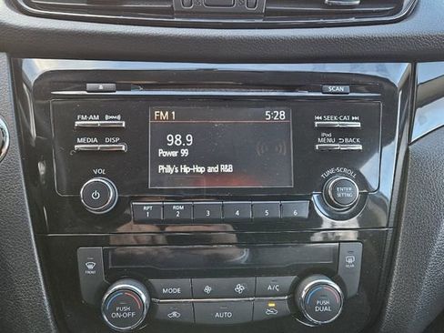 Used 2017 Nissan Rogue Sport SV image 19