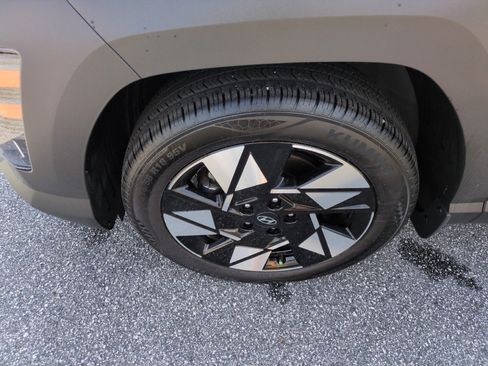 Used 2025 Hyundai Kona SEL FWD image 9