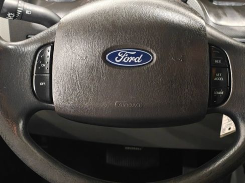 Used 2018 Ford E-350 and Econoline 350 Super Duty w/ Power Windows & Locks Group image 5