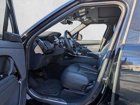 Used 2025 Land Rover Range Rover Sport SE image 7